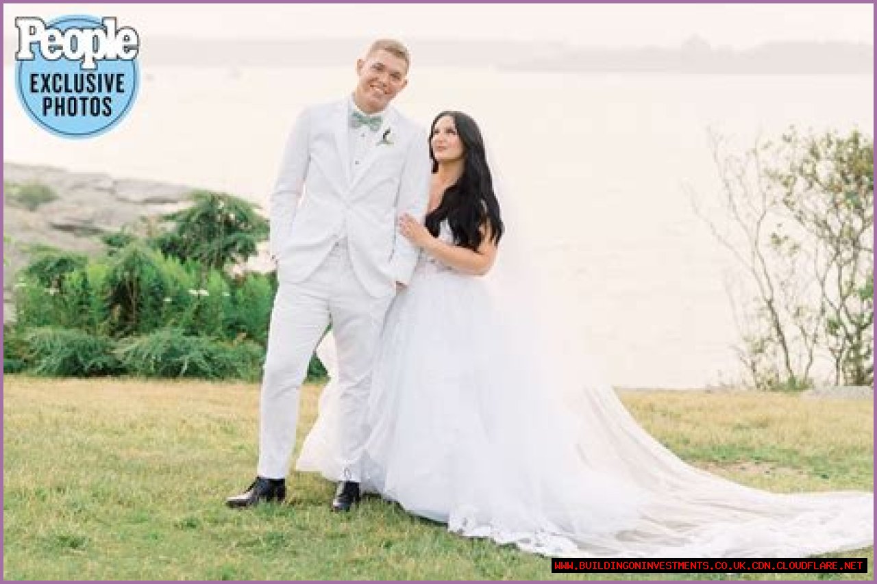 Is Elizabeth Rowe Trans? Married To Husband Cody Daniel